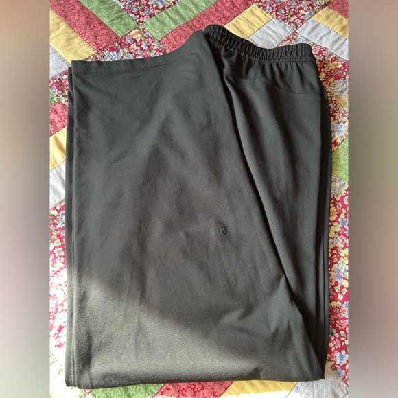 Lululemon Soft Jersey Straight-Leg Mid-Rise Pant *Regular - Black - Picture 4 of 6